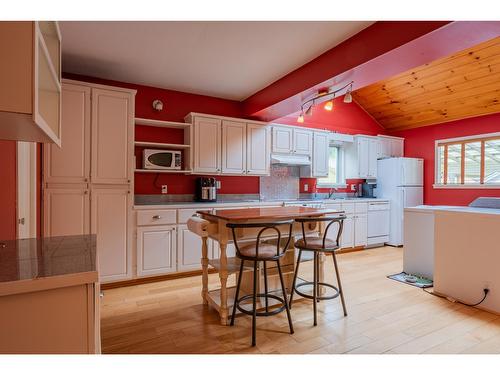 1189 Columbia Avenue, Trail, BC - Indoor Photo Showing Kitchen