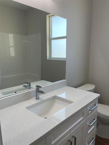 2220 Mountain View Avenue, Lumby, BC - Indoor Photo Showing Bathroom