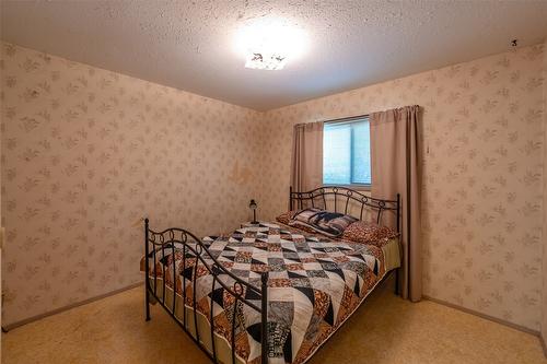 151 Sunnybrook Drive, Okanagan Falls, BC - Indoor Photo Showing Bedroom