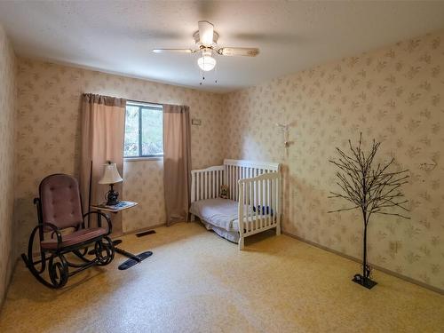 151 Sunnybrook Drive, Okanagan Falls, BC - Indoor Photo Showing Bedroom