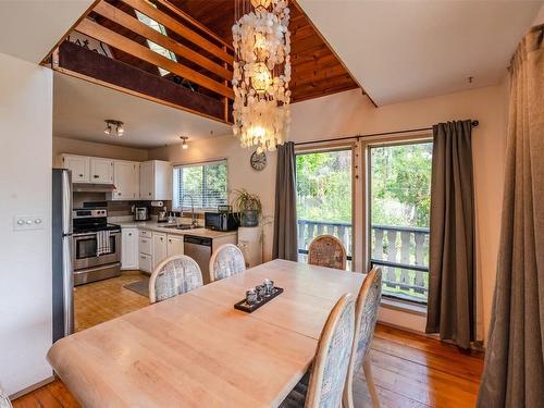 151 Sunnybrook Drive, Okanagan Falls, BC - Indoor Photo Showing Dining Room