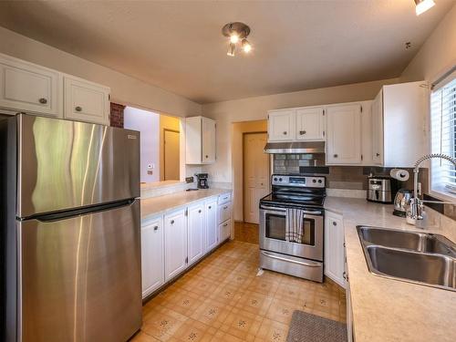 151 Sunnybrook Drive, Okanagan Falls, BC - Indoor Photo Showing Kitchen With Double Sink