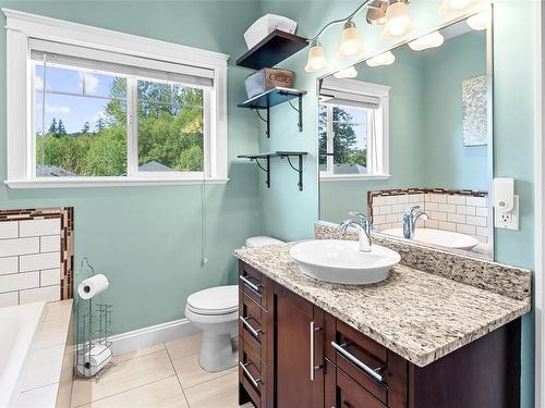 6823 Marsden Rd, Sooke, BC - Indoor Photo Showing Bathroom
