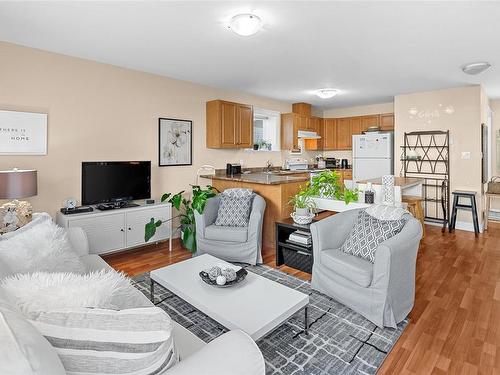6823 Marsden Rd, Sooke, BC - Indoor Photo Showing Living Room