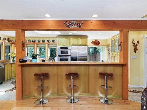 2340 Spring Rd, Campbell River, BC - Indoor Photo Showing Kitchen