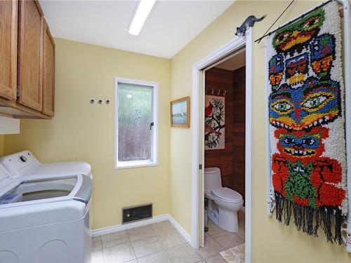 2340 Spring Rd, Campbell River, BC - Indoor Photo Showing Laundry Room