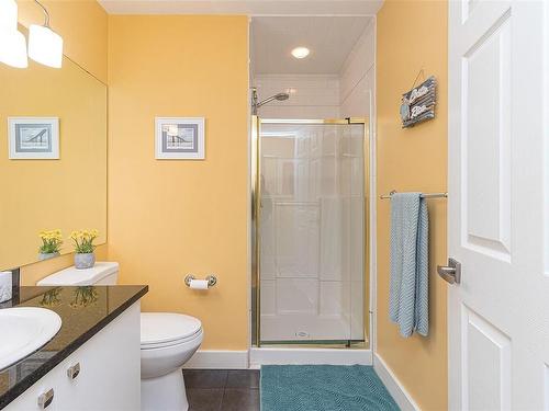 26-2120 Malaview Ave, Sidney, BC - Indoor Photo Showing Bathroom