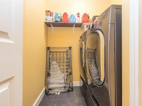 26-2120 Malaview Ave, Sidney, BC - Indoor Photo Showing Laundry Room