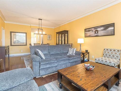 26-2120 Malaview Ave, Sidney, BC - Indoor Photo Showing Living Room