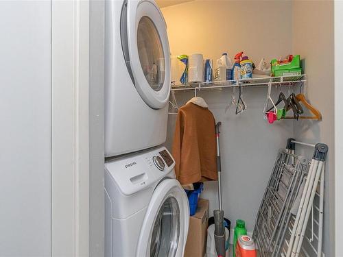 154 Cowling Pl, Nanaimo, BC - Indoor Photo Showing Laundry Room
