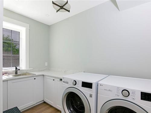 935 Cowichan St, Victoria, BC - Indoor Photo Showing Laundry Room