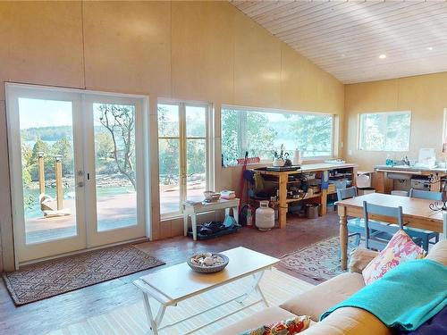 Lt 12 Ruxton Island, Ruxton Island, BC - Indoor Photo Showing Living Room