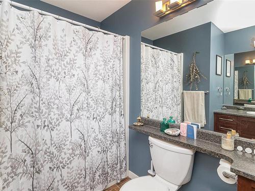2-1430 Walnut St, Victoria, BC - Indoor Photo Showing Bathroom
