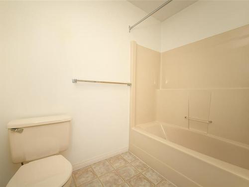 9-2030 Robb Ave, Comox, BC - Indoor Photo Showing Bathroom