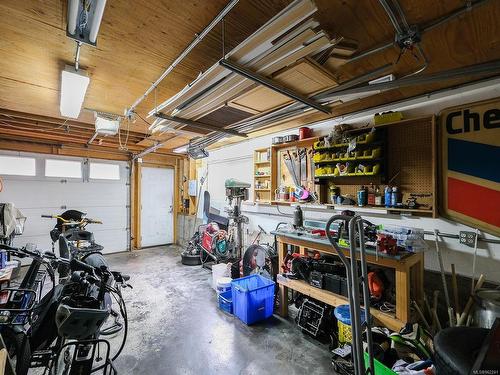 5892 Deuchars Dr, Duncan, BC - Indoor Photo Showing Garage
