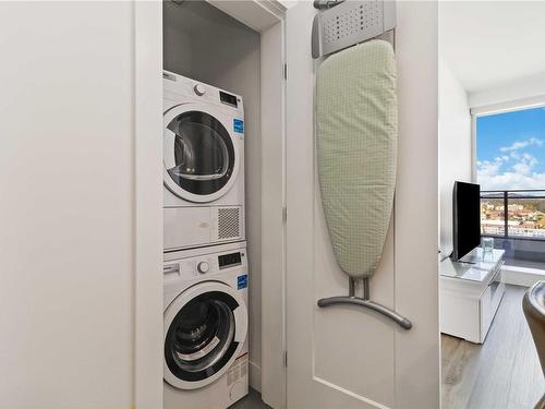 1604-777 Herald St, Victoria, BC - Indoor Photo Showing Laundry Room