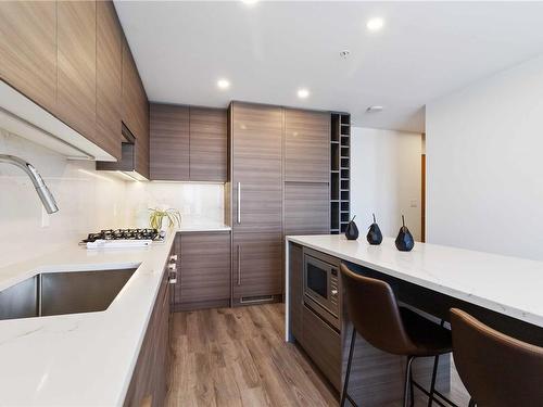 1604-777 Herald St, Victoria, BC - Indoor Photo Showing Kitchen