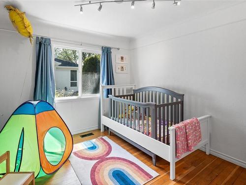 1451 Brooke St, Victoria, BC - Indoor Photo Showing Bedroom