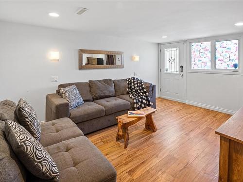 1451 Brooke St, Victoria, BC - Indoor Photo Showing Living Room