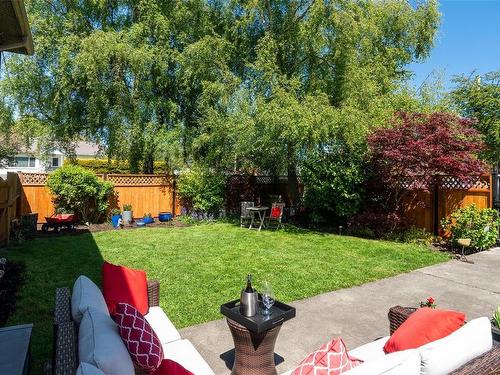 1451 Brooke St, Victoria, BC - Outdoor With Backyard