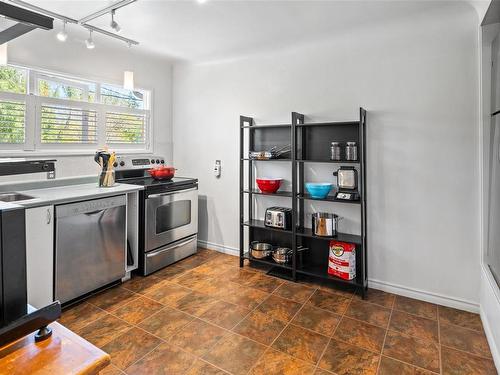 1451 Brooke St, Victoria, BC - Indoor Photo Showing Kitchen