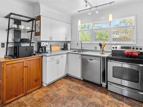 1451 Brooke St, Victoria, BC - Indoor Photo Showing Kitchen