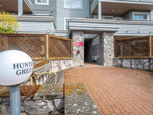 304-1580 Christmas Ave, Saanich, BC - Outdoor With Exterior