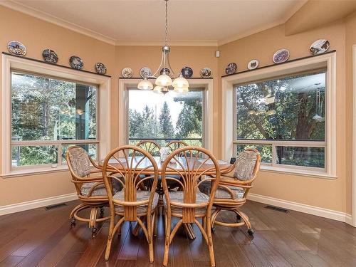 1450 White Pine Terr, Highlands, BC - Indoor Photo Showing Dining Room