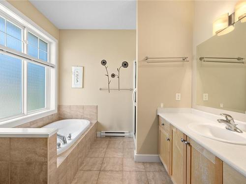 863 Berwick Rd South, Qualicum Beach, BC - Indoor Photo Showing Bathroom