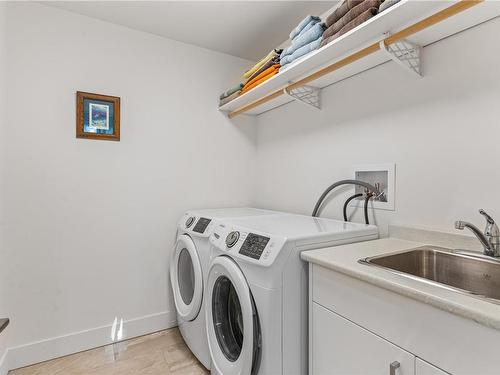 6865 Southview Terr, Duncan, BC - Indoor Photo Showing Laundry Room