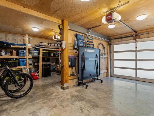 6865 Southview Terr, Duncan, BC - Indoor Photo Showing Garage