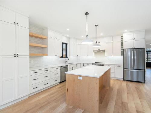 876 Grumman Pl, Comox, BC - Indoor Photo Showing Kitchen With Upgraded Kitchen