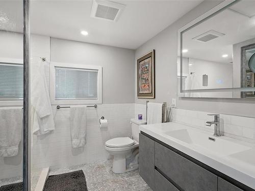 4272 Gordon Head Rd, Saanich, BC - Indoor Photo Showing Bathroom