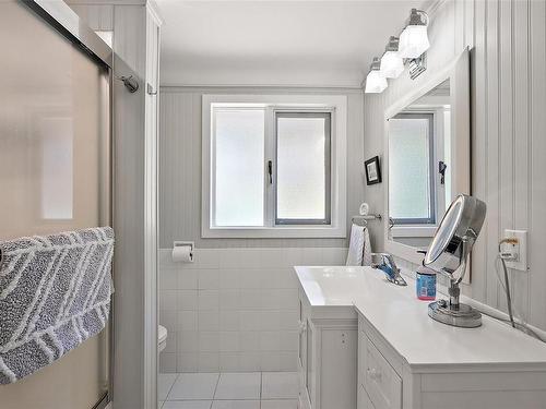 4272 Gordon Head Rd, Saanich, BC - Indoor Photo Showing Bathroom