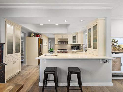 4272 Gordon Head Rd, Saanich, BC - Indoor Photo Showing Kitchen With Upgraded Kitchen