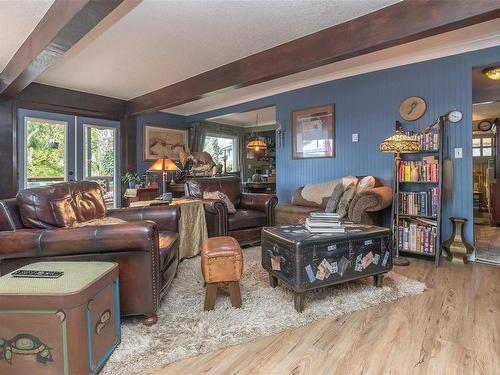 6790 West Coast Rd, Sooke, BC - Indoor Photo Showing Living Room