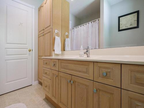 1399 Lovers Lane, Cobble Hill, BC - Indoor Photo Showing Bathroom