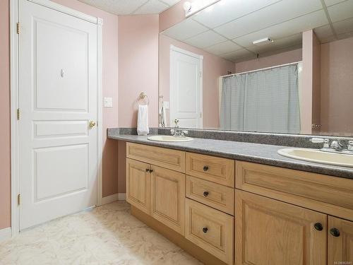 1399 Lovers Lane, Cobble Hill, BC - Indoor Photo Showing Bathroom