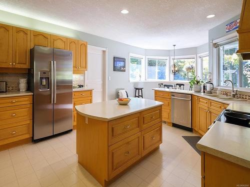 1399 Lovers Lane, Cobble Hill, BC - Indoor Photo Showing Kitchen