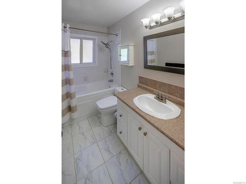 17-1701 Mckenzie Ave, Saanich, BC - Indoor Photo Showing Bathroom