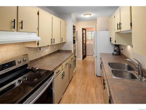 17-1701 Mckenzie Ave, Saanich, BC - Indoor Photo Showing Kitchen With Double Sink