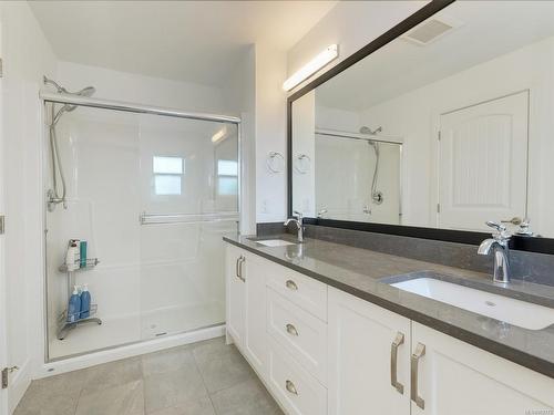 1241 Nova Crt, Langford, BC - Indoor Photo Showing Bathroom