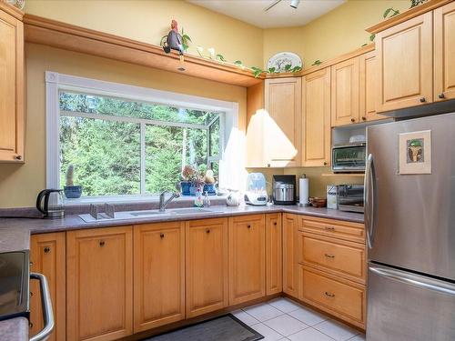 1650 Hess Rd, Gabriola Island, BC - Indoor Photo Showing Kitchen With Double Sink
