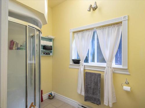 1650 Hess Rd, Gabriola Island, BC - Indoor Photo Showing Bathroom