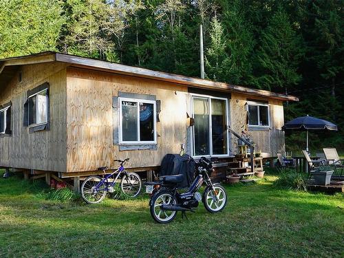 969 Whaletown Rd, Cortes Island, BC - Outdoor