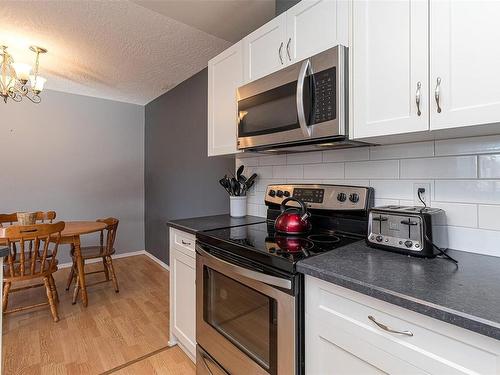 306-1055 Hillside Ave, Victoria, BC - Indoor Photo Showing Kitchen