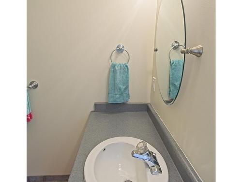 936 Amphitrite Pl, Ucluelet, BC - Indoor Photo Showing Bathroom