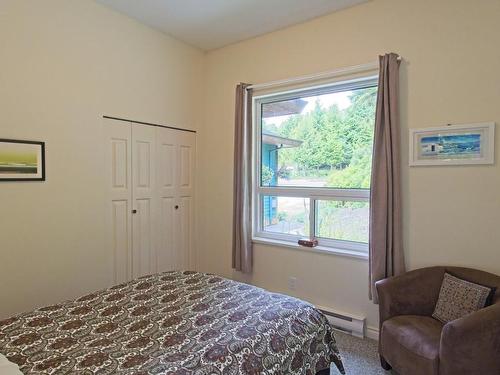 936 Amphitrite Pl, Ucluelet, BC - Indoor Photo Showing Bedroom