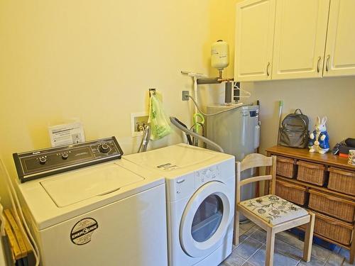 936 Amphitrite Pl, Ucluelet, BC - Indoor Photo Showing Laundry Room