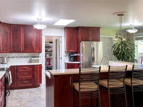 1307 Sunrise Dr, French Creek, BC - Indoor Photo Showing Kitchen